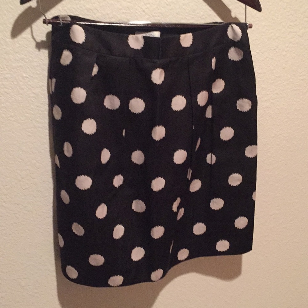 Ann Taylor Loft polka dot skirt w/ pockets. Size 6